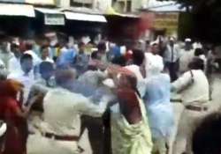 mp police manhandle women during protest