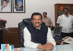 maharashtra cm to make bonfire of wildlife contraband