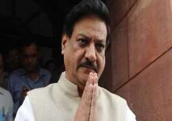 maharashtra cm s bodyguard roughs up tv news channel reporters