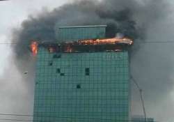 fireman killed five hurt in mumbai high rise blaze