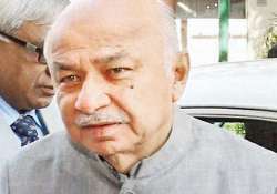 make police accountable and transparent shinde tells states