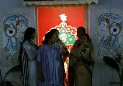 mamata banerjee holds kali puja