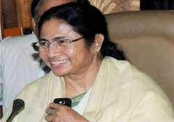 mamata banerjee attends midnight mass