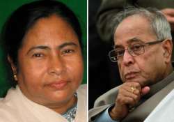 mamata meets president at raj bhavan