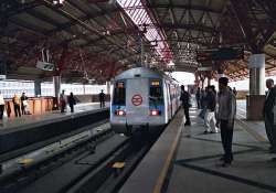 man jumps before metro train in delhi dies