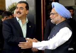 manmohan meets gilani over dinner