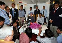 manmohan singh talks nuclear cooperation with hollande putin