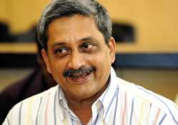 manohar parrikar shares meal with hiv children