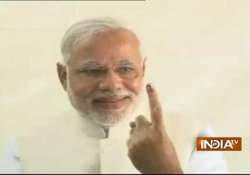 narendra modi votes clicks selfie attacks congress