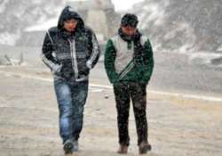 more snowfall rains in kashmir no respite till tuesday