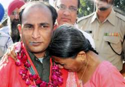 mumbai engineer bhavesh parmar returns from pak after 5 yrs in jail