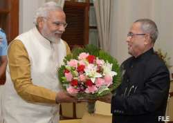 narendra modi has lunch with pranab mukherjee at rashtrapati bhavan