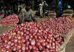 nashik onion farmers show black flags to delhi apmc chief