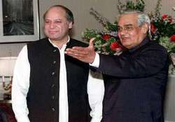 nawaz sharif meets vajpayee