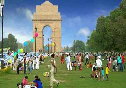 no ban on entry to india gate lawns says delhi police