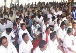 over 3 000 fishermen launch indefinite fast in tn