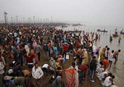 over 40 lakh take dip at sangam on makar sankranti in allahabad