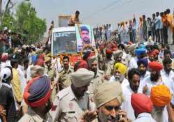 pakistan returns sarabjit s personal belongings