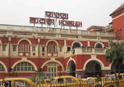 pillar collapses at howrah station