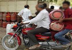 rampant blackmarketing of lpg cylinders in gurgaon