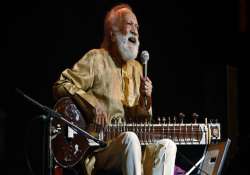 ravi shankar wore oxygen mask for last performance