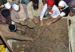 remains of 282 mutineers of 1857 revolt dug out from well in punjab