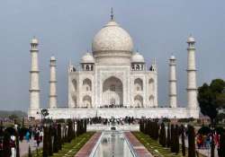 sc clears rs.140 crore spruce up near taj