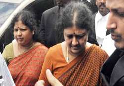 sasikala gives clean chit to jaya in wealth case