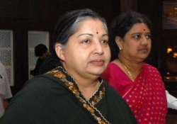 sasikala meets jayalalithaa at poes garden residence