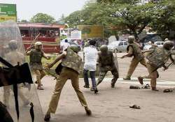 six injured as police lathicharge protesting doctors in lucknow