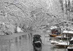 snowfall prompts closure of national highway in j k avalanche warning in himachal pradesh