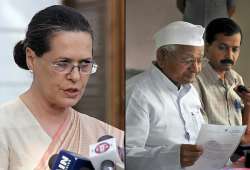 sonia attacks team anna says mere speeches will not end corruption