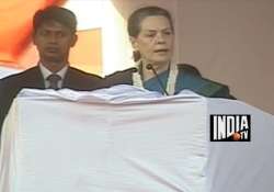 sonia mum on fdi asks oppn to help pass lokpal bill