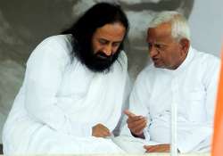 sri sri ravi shankar requests anna to end fast