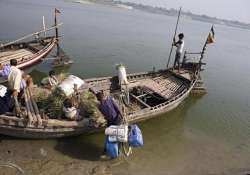 35 tn fishermen arrested by lankan navy