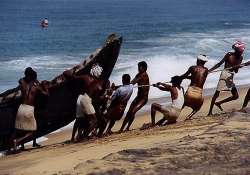 17 tamil nadu fishermen attacked by lankan boatmen