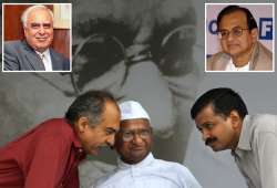 team anna blames sibal pc for talks breakdown