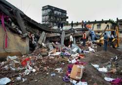 thane garment factory collapse death toll climbs to six