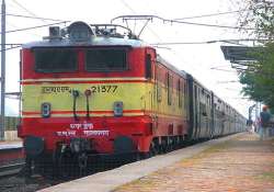 train passengers looted in up