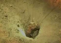 trapped boy seen covered under mud in karnataka borewell