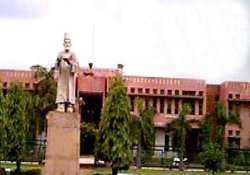 universities can t bar admission on ground of overage says delhi high court