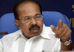 veerappa moily clears 70 pending projects worth rs 1.5 lakh crore