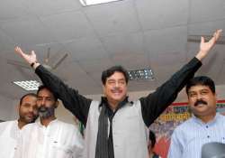 why don t cong ask pm to contest ls polls asks shatrughan