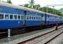 woman with kid jumps before moving train