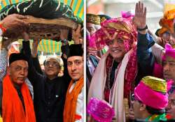 zardari offers prayers at dargah sharif announces one million usd donation