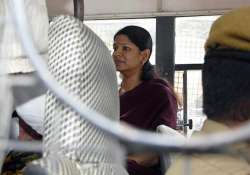 distressed kanimozhi takes to meditation in jail