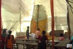 21 feet high ice shiv lingam created in mulund temple