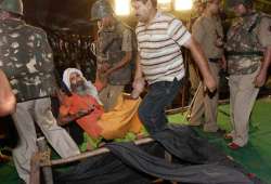 30 injured in midnight swoop on ramdev rally at ramlila maidan