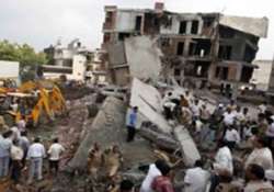 six killed in pune building collapse