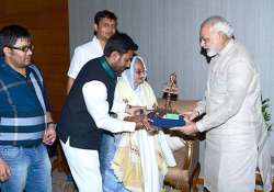 martyr abdul hamid s widow blesses modi